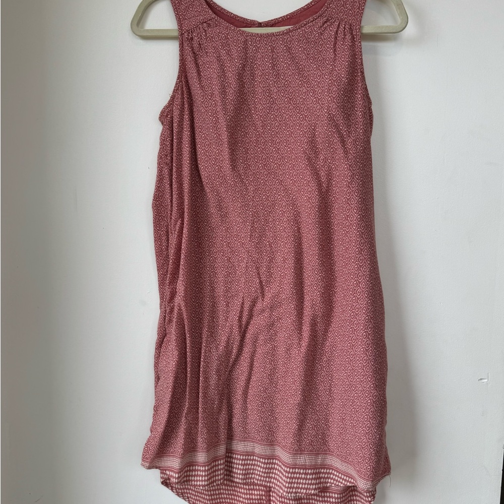 Old Navy Red Geometric Sleeveless Top